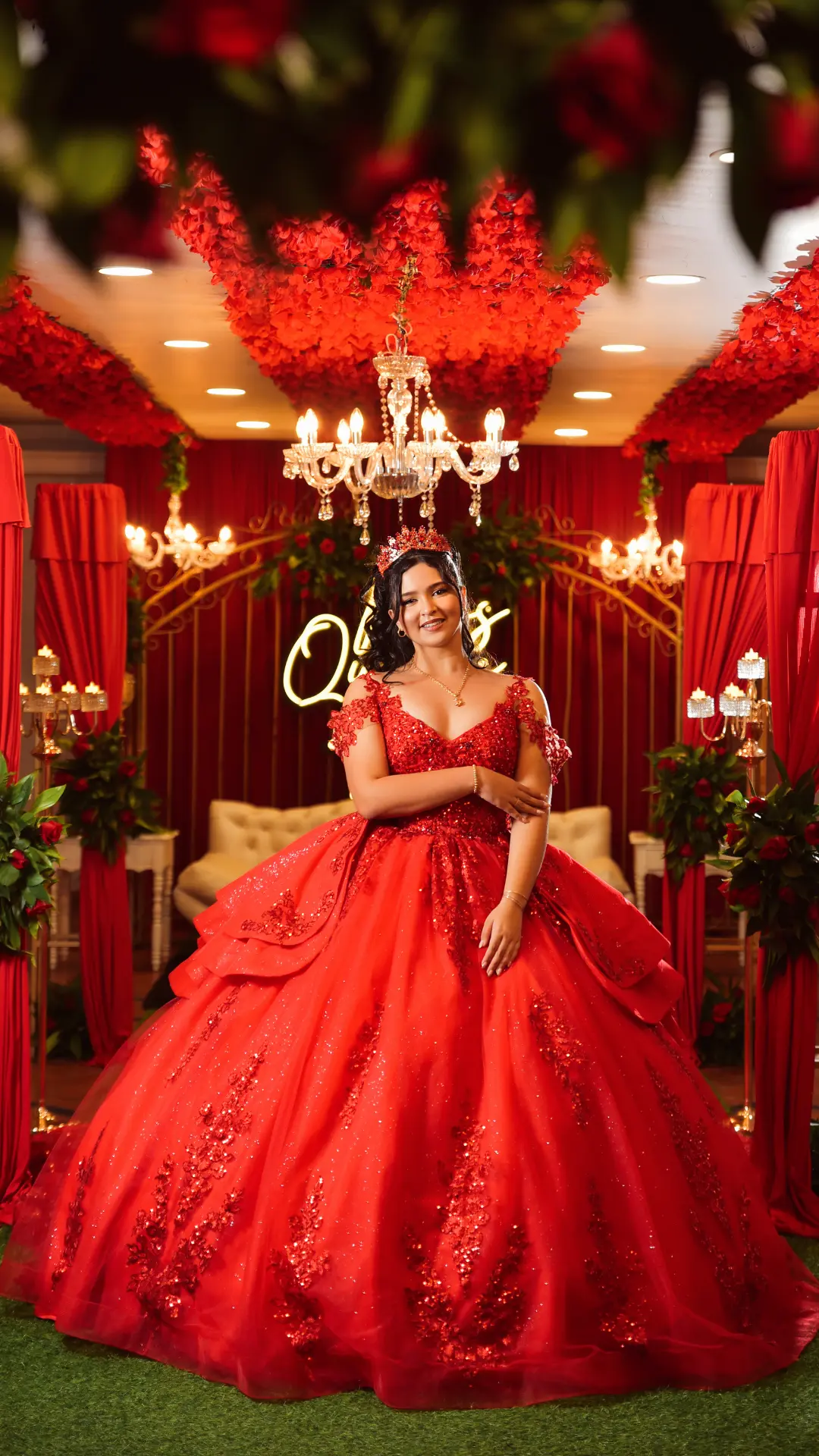 Novia hermosa en su boda, retratada con estilo elegante y luz natural