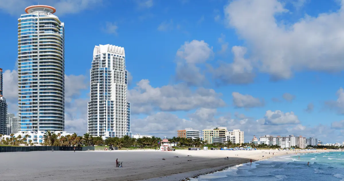 Playa de Miami y arquitectura urbana moderna de Estados Unidos