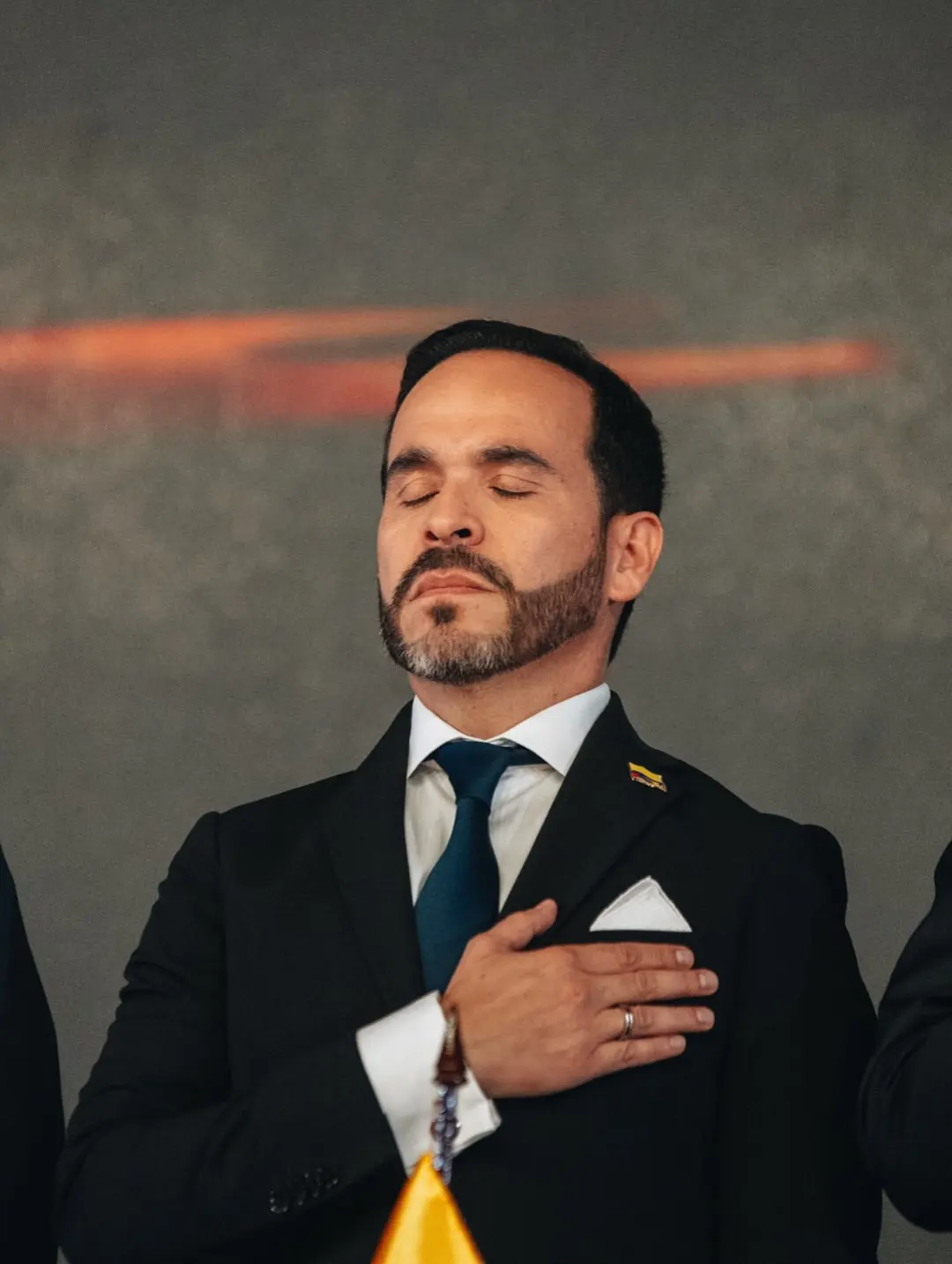 Abelardo de la Espriella en la posesión presidencial vestido por Arturo Calle