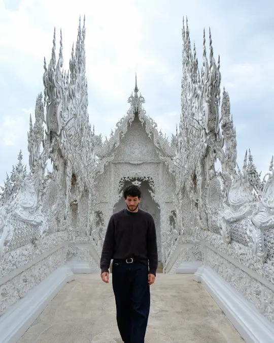 Sebastián Yatra en su retiro de oscuridad en Tailandia