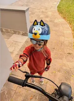 Greeicy y Mike Bahía junto a su hijo Kai