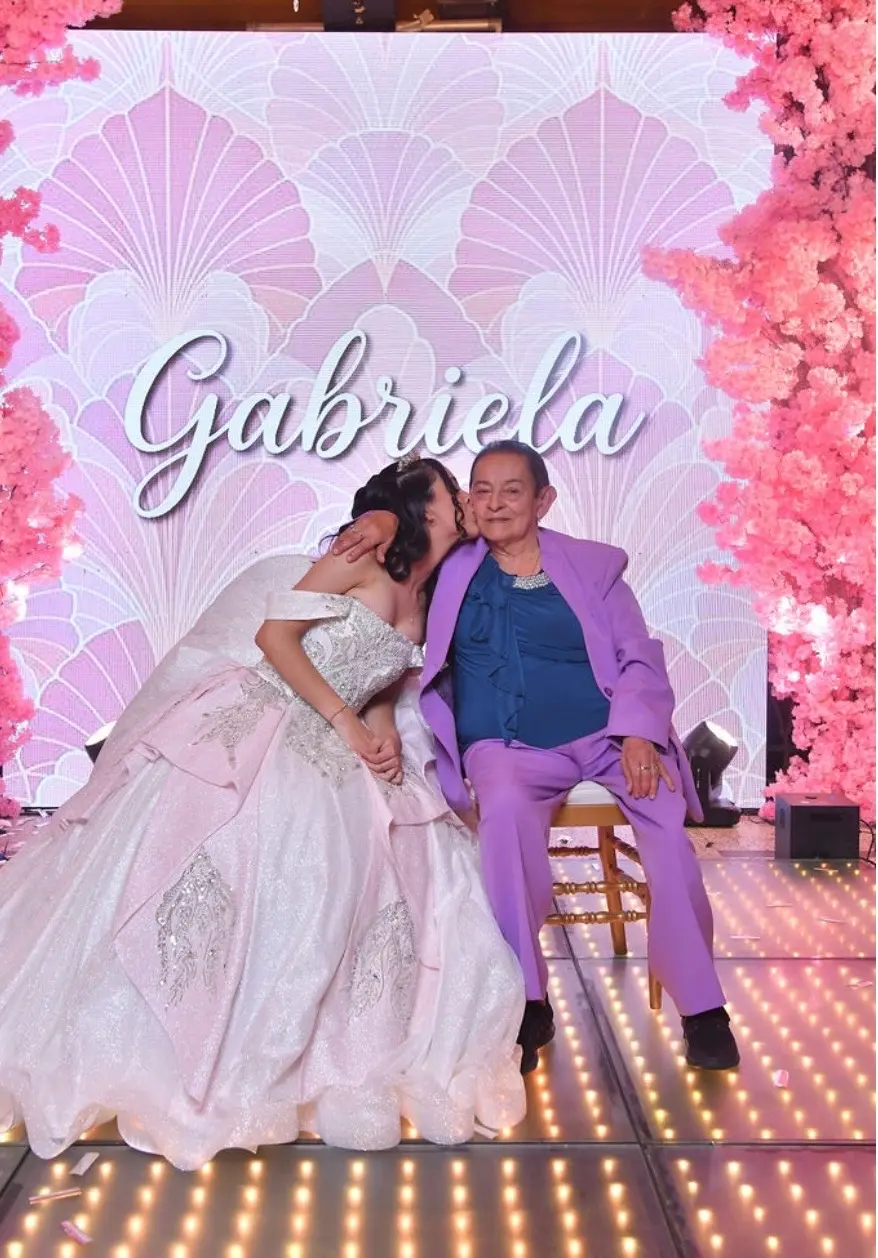 Ambiente de fiesta en el Hotel Cariongo durante los 15 años de María Gabriela