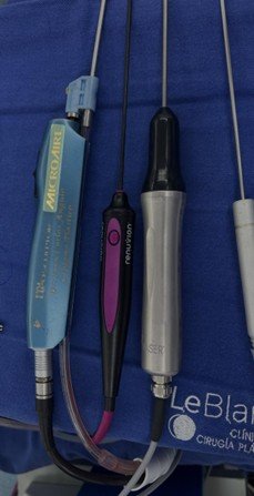 MicroAire, liposucción con asistencia mecánica para contorno corporal